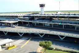 Aeropuerto cercano al Dr. Manuel Belén, Aeropuerto Internacional Las Américas